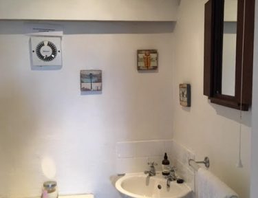 Cornish Holiday Cottage Bathroom at Molvenny